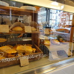 アヴァンソン - パンも売られています。