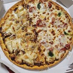 ピザハット - 「マルゲリータ」と「カマンベールの贅沢ミートソース」