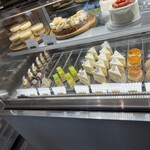 ラトリエヒロワキサカ - この日はケーキけっこうあった。