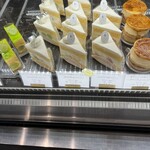 ラトリエヒロワキサカ - ショートケーキも三種類。ここのショートケーキは飲めるやつです。