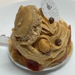 ラトリエヒロワキサカ - パブロヴァ 紅玉 ６４８円。