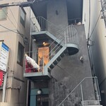 旬菜たまおき - このビルの2階です。