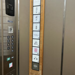 デリー - エレベーター