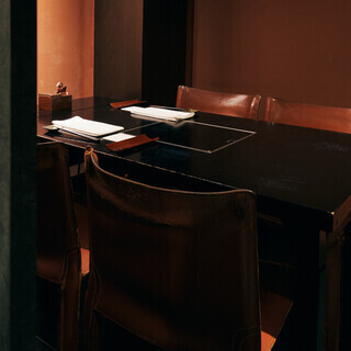 落ち着いた空間。接待や会食、記念日などにも。
                                          
                                          