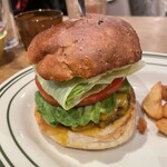 マンチズ バーガー シャック - アボカドチーズバーガー