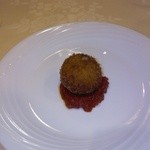 フランス料理 ビストロ・ド・リヨン - （アミューズ）オリーブとチーズのコロッケ