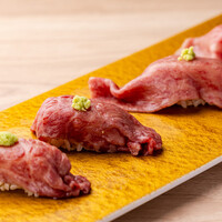 肉寿司食べ比べ
