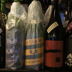 麦酒庵 - 日本酒も各種並んでます