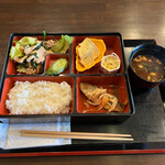 東丸之内食堂 - お味噌汁付