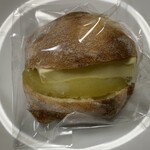 パン工房クルール - さつまいもあんバター　３２０円