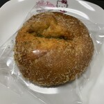 パン工房クルール - スパイシーチーズカレーパン　３２０円