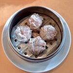 粥菜坊 - 「焼売の真実」。へぇ、確かに香りと食感が違う。