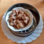 粥菜坊 - 「豚ゲタ肉の豆鼓蒸し」。汁に旨みが。飲み干しました。