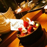 ワイン食堂コモン - 記念日にメッセージプレートと花火で石器アイス