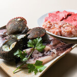 BBQ ごらく - アッパ貝2個・赤エビ2尾・イカ1パイ・鯛カマ1切・国産黒毛和牛ロースカルビ・志摩あおさ豚各50g・国産鶏もも100g・めひびごはん・あおさ味噌汁（その他HPをご覧ください）