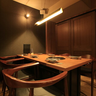 心斎橋では珍しい「ロッカー完備の全席個室」の上質空間。