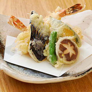 北海道産の食材を使用した逸品料理で、巡る季節の味わいを堪能