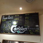 デリカ　ロクシナ - 各国のビールが並びます　※2014年5月夜