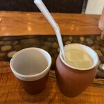 窯焼き料理 Rato Mato - ランチセットのラトマトに入ったラッシーと水