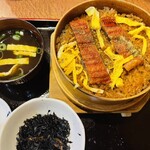 新幸梅 - うなぎせいろには赤だしがついてます