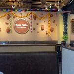 窯焼き料理 Rato Mato - 壁。ラトマトのオブジェがかわいい