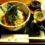 瓢亭 - 二大定番のもう一品「お初そば」そば粉に梅肉とシソ酢を混ぜて打った梅切りそば。
      食前酒として梅酒が一杯ついてきます。 