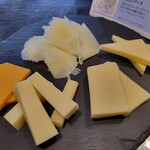 SanktGallen TAP ROOM - 日替りチーズ盛り合わせ