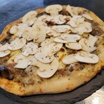 SanktGallen TAP ROOM - マッシュルームのピザ
