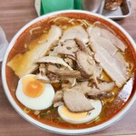 天神そば - チャーシュー、玉子のトッピングに笑顔いっぱいになります。（2024.10 byジプシーくん）