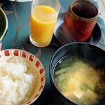 フォーシーズン - オレンジジュースとほうじ茶と、具沢山で御御御付けと呼びたいお味噌汁
