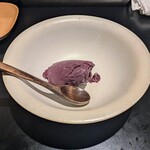 在来食堂 - ダークパープルという人参のアイス。シナモンに砂糖とミルクのみらしいがチョコレートでも食べてるかのようなコクがあります