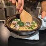 在来食堂 - 目の前でよそってくれます。二杯目にはおこげアリ