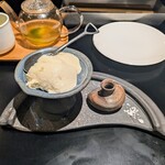 在来食堂 - 小糸在来大豆の自家製冷奴。これ酸味があるんだよね。それを言うとお店の方が不思議がってたが。ちなみに悪い酸味ではなく美味しいよ