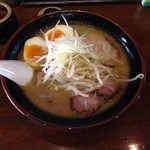 らーめん かずら - 味噌は、とんこつベース。