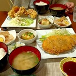 食事処 打鐘 - とんかつとからあげ定食！で２２００円たかい！