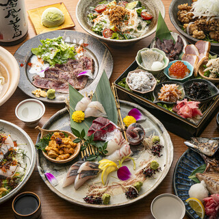贅沢な一皿が揃うコース。全国津々浦々の銘酒飲み放題も