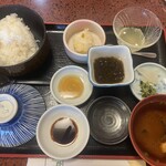 河太郎 - 河太郎定食　ご飯、味噌、イカシュウマイ、もずく、ゼリー、漬物