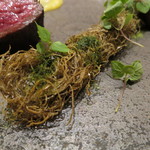 フロリレージュ - 栃木県宇都宮産の和牛イチボのローストと山ゴボウ、レモンとシャンパンのソースと岩塩で3