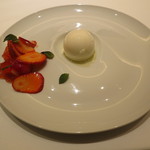 フロリレージュ - フレッシュ苺とヨーグルト、モッツァレラのブラマンジェ2