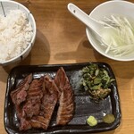 牛タン炭焼　仁 - 