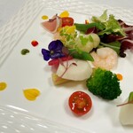レストラン ジュエル - 彩り野菜と海鮮サラダ