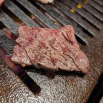 269958284 - 肉汁がジワっと出てきた頃がベストタイミング。