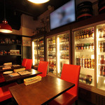 Kanda wine-kan TONARI - ずらりとビールが並んだビールセラー