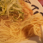 壱丁目ラーメン - 【こて塩らーめん】インパクトもなかなかあって、味の輪郭が整い、メリハリのある味だから勢い良く食える。