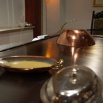 表参道うかい亭 - ５．鮑の岩塩蒸し(手前ソース／奥 更に銅の蓋を)