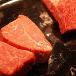 表参道うかい亭 - ６．うかい特選牛ステーキ(手前フィレと奥サーロイン)