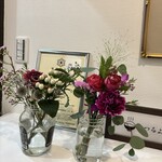 つるよし料理店 - 玄関の花