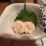 義寿司 - 今日の小鉢はホタテ