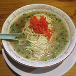 博多屋台 - 替え玉150円(普通)投入。辛子高菜・白胡麻・紅生姜追加