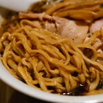 らぁめん鴇 - ニボブタブラックの手もみ麺